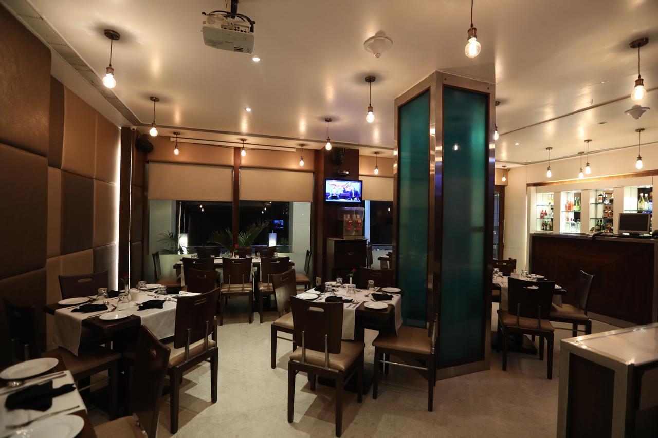 Citizen Hotel Mumbai Exteriör bild