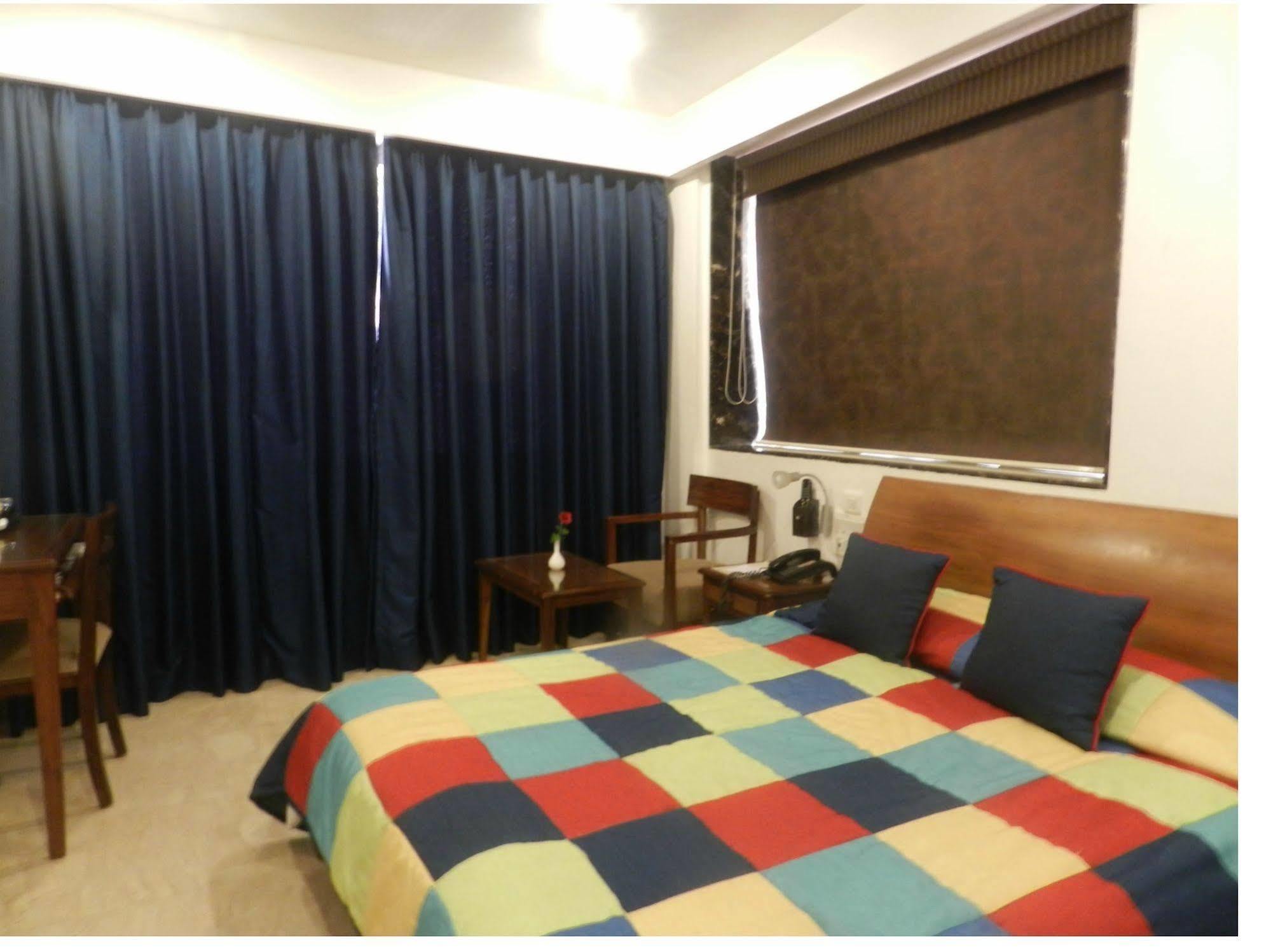 Citizen Hotel Mumbai Exteriör bild